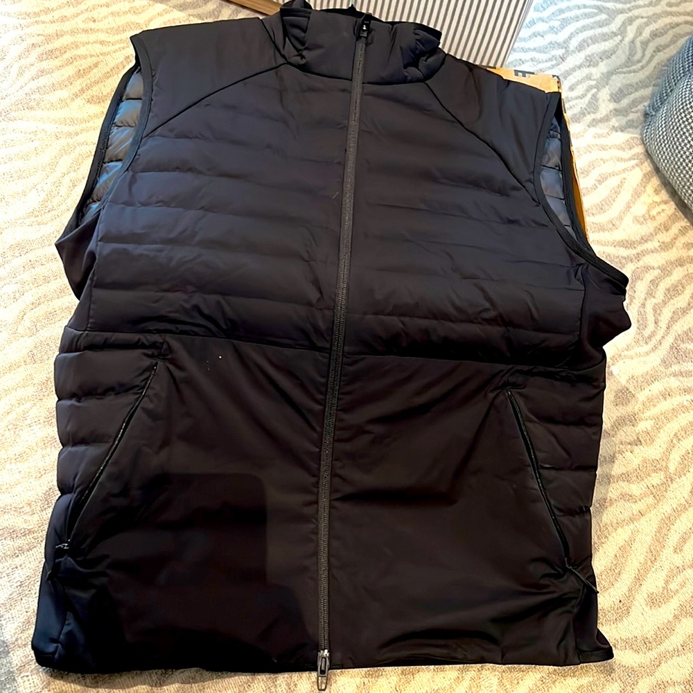 Men’s Lululemon size L performance vest. Medium weight. Like new, worn once.